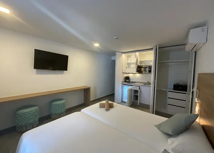 Kikere Ξενοδοχείο 3*